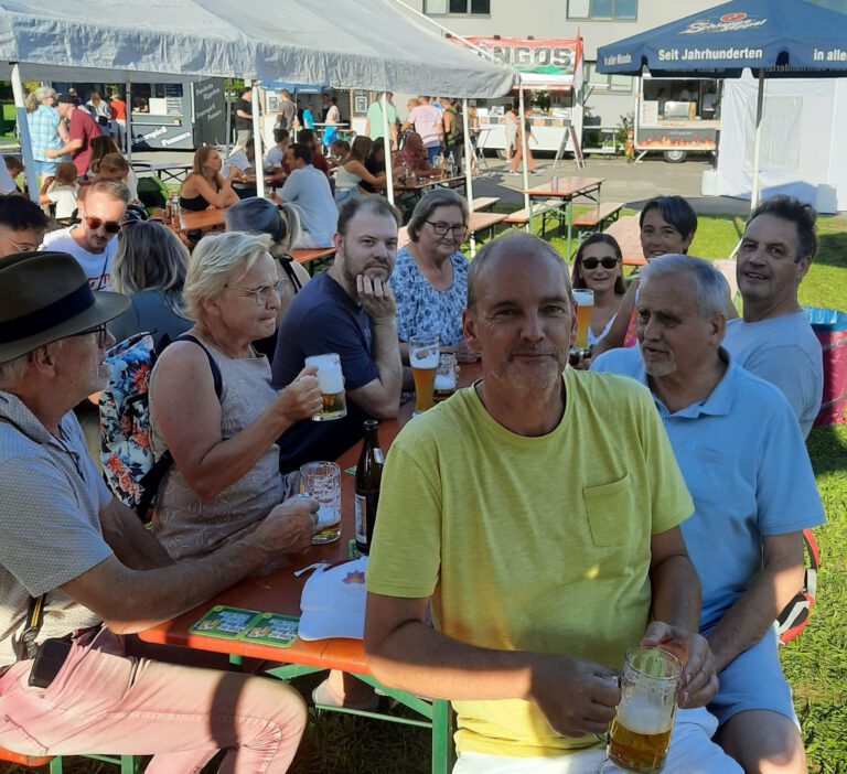 Grüne Landtagskandidat/innen beim Streetfood-Festival in Großostheim