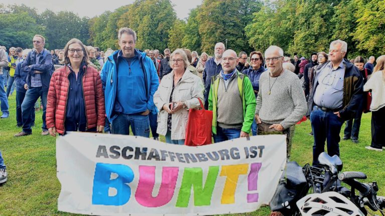 Stark bleiben – Gegen den Hass !  Rechts abbiegen ist gefährlich !